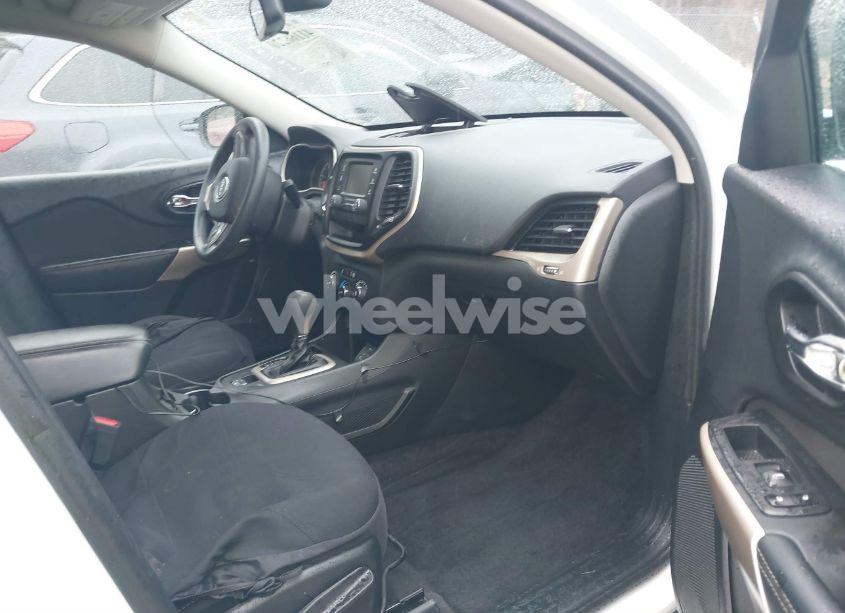 Photo 5 of 2018 Jeep Cherokee LATITUDE FWD (VIN 1C4PJLCX8JD551695)