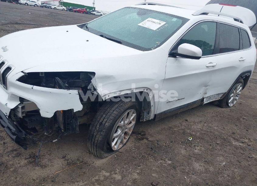 Photo 6 of 2018 Jeep Cherokee LATITUDE FWD (VIN 1C4PJLCX8JD551695)