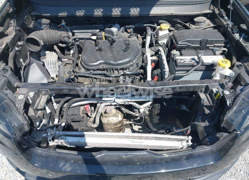 Photo 10 of 2019 Jeep Cherokee LATITUDE FWD (VIN 1C4PJLCX8KD120601)