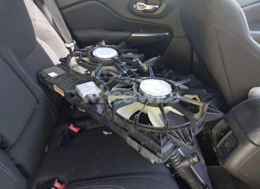 Photo 12 of 2019 Jeep Cherokee LATITUDE FWD (VIN 1C4PJLCX8KD120601)