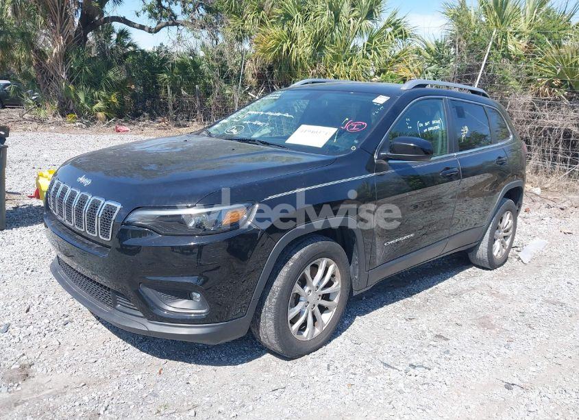 Photo 2 of 2019 Jeep Cherokee LATITUDE FWD (VIN 1C4PJLCX8KD120601)