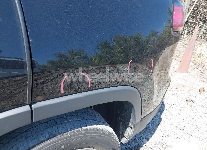 Photo 6 of 2019 Jeep Cherokee LATITUDE FWD (VIN 1C4PJLCX8KD120601)