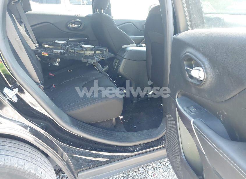 Photo 8 of 2019 Jeep Cherokee LATITUDE FWD (VIN 1C4PJLCX8KD120601)