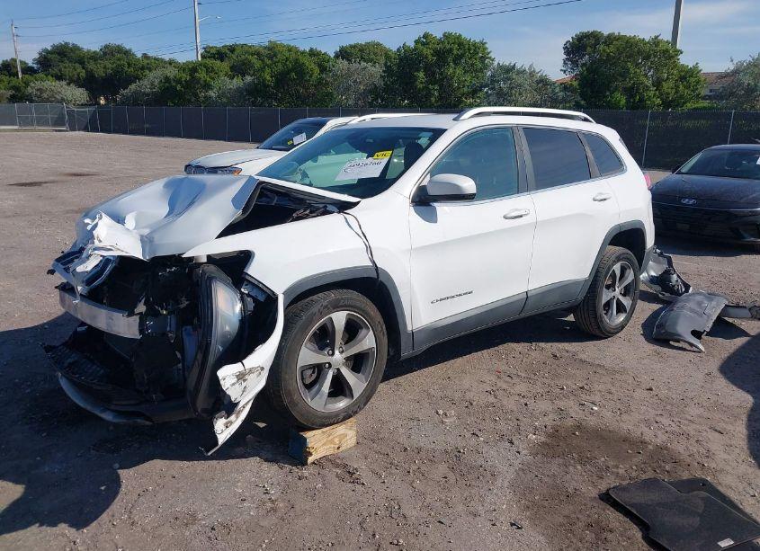 Photo 2 of 2019 Jeep Cherokee LIMITED FWD (VIN 1C4PJLDB0KD325249)