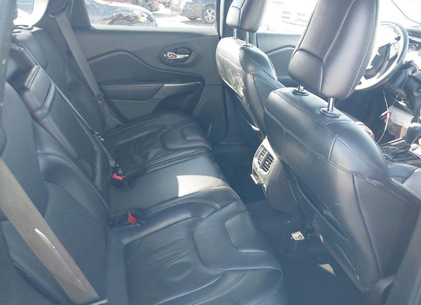 Photo 8 of 2019 Jeep Cherokee LIMITED FWD (VIN 1C4PJLDB0KD325249)