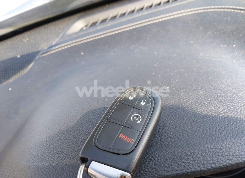 Photo 11 of 2015 Jeep Cherokee LIMITED (VIN 1C4PJLDB1FW585511)