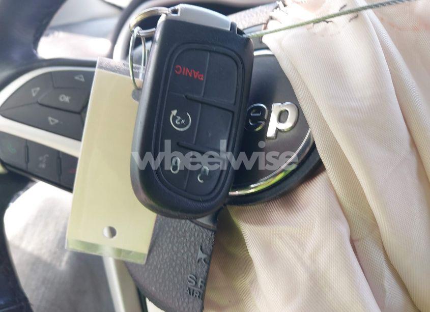 Photo 11 of 2016 Jeep Cherokee LIMITED (VIN 1C4PJLDB1GW272654)