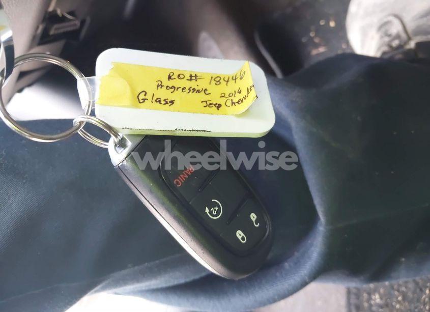 Photo 9 of 2016 Jeep Cherokee LIMITED (VIN 1C4PJLDB1GW273271)