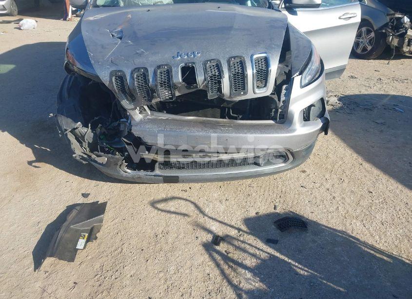 Photo 6 of 2017 Jeep Cherokee LIMITED FWD (VIN 1C4PJLDB1HW517745)