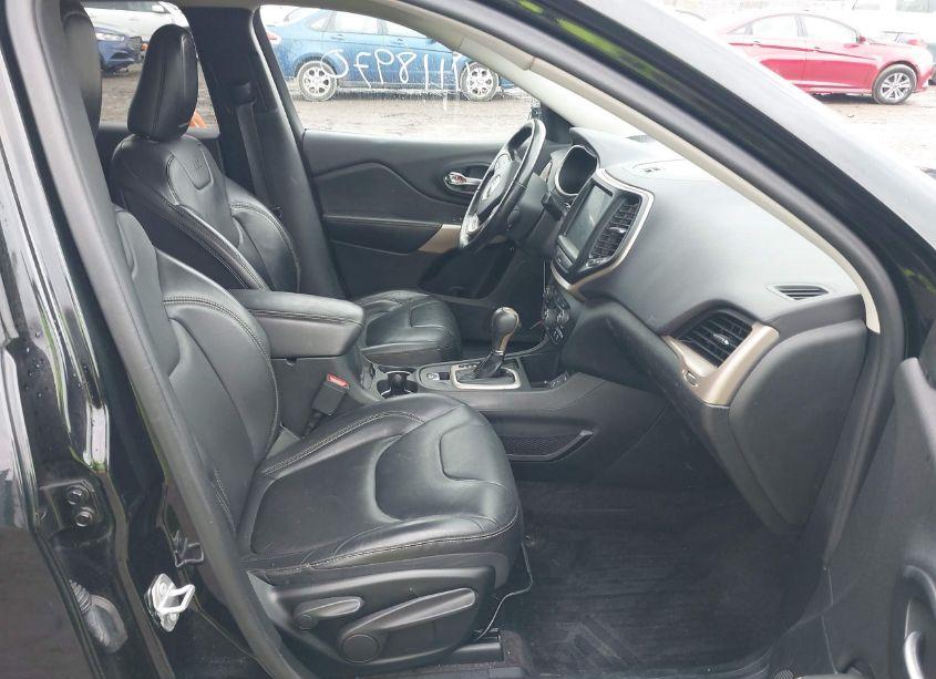 Photo 5 of 2018 Jeep Cherokee LIMITED FWD (VIN 1C4PJLDB1JD580510)