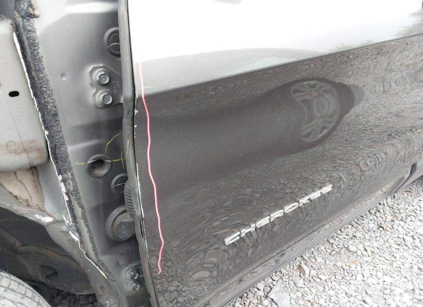 Photo 18 of 2019 Jeep Cherokee LIMITED FWD (VIN 1C4PJLDB1KD402839)