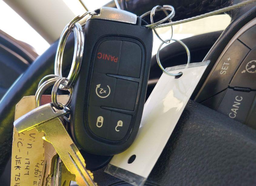 Photo 11 of 2015 Jeep Cherokee LIMITED (VIN 1C4PJLDB2FW781747)