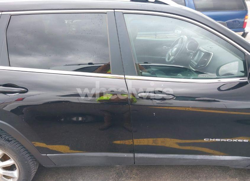 Photo 13 of 2017 Jeep Cherokee LIMITED FWD (VIN 1C4PJLDB2HW522632)