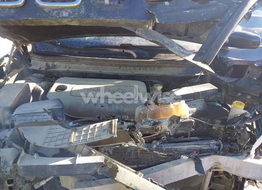 Photo 10 of 2019 Jeep Cherokee LIMITED FWD (VIN 1C4PJLDB2KD143844)