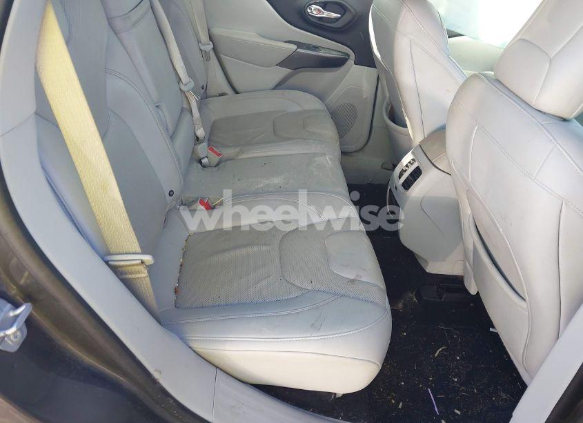 Photo 8 of 2019 Jeep Cherokee LIMITED FWD (VIN 1C4PJLDB2KD143844)