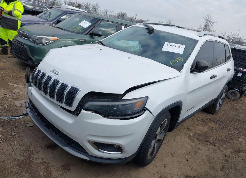 Photo 2 of 2019 Jeep Cherokee LIMITED FWD (VIN 1C4PJLDB2KD376395)