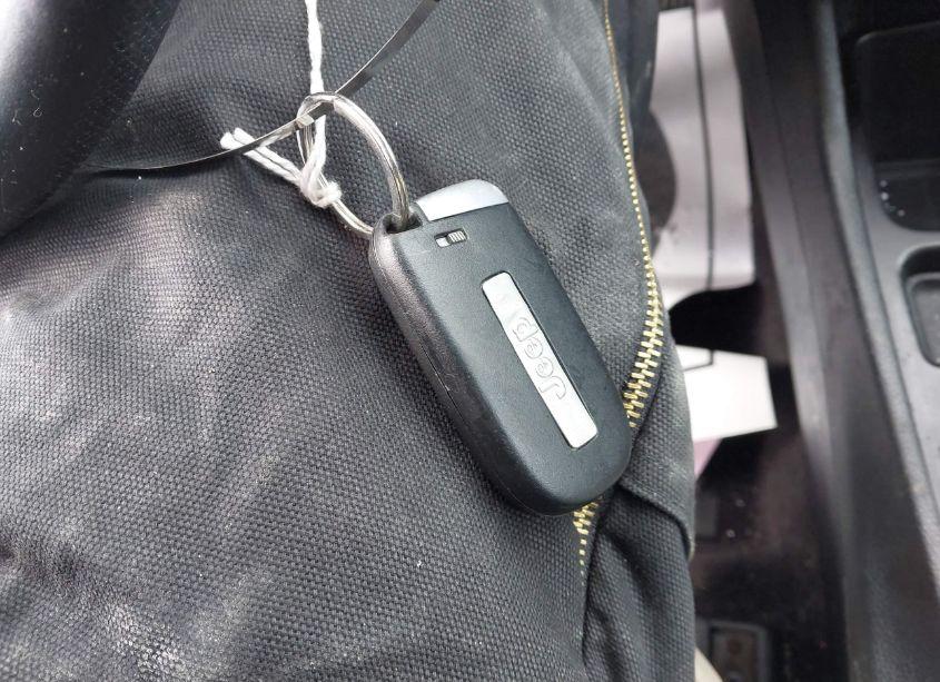 Photo 11 of 2016 Jeep Cherokee LIMITED (VIN 1C4PJLDB3GW373761)