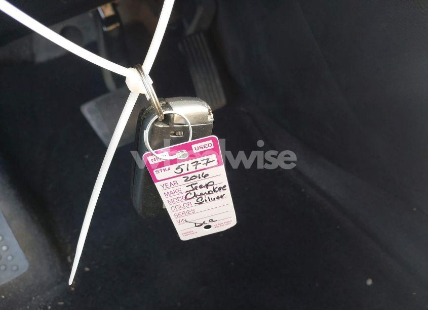 Photo 11 of 2016 Jeep Cherokee LIMITED (VIN 1C4PJLDB4GW249496)