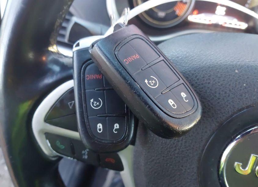 Photo 11 of 2014 Jeep Cherokee LIMITED (VIN 1C4PJLDB6EW314376)