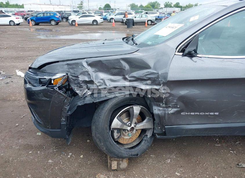 Photo 6 of 2020 Jeep Cherokee LIMITED FWD (VIN 1C4PJLDB8LD653312)