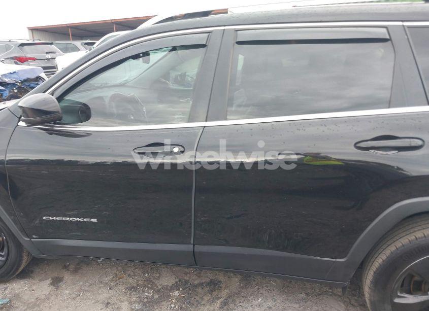 Photo 14 of 2019 Jeep Cherokee LIMITED FWD (VIN 1C4PJLDB9KD129214)