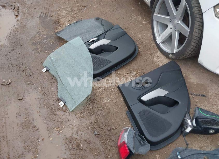 Photo 18 of 2019 Jeep Cherokee LIMITED FWD (VIN 1C4PJLDB9KD487820)