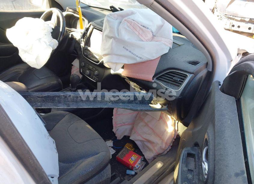 Photo 5 of 2020 Jeep Cherokee LIMITED FWD (VIN 1C4PJLDB9LD502771)