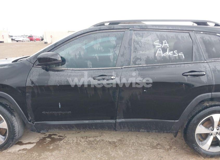 Photo 13 of 2020 Jeep Cherokee LIMITED FWD (VIN 1C4PJLDB9LD599972)