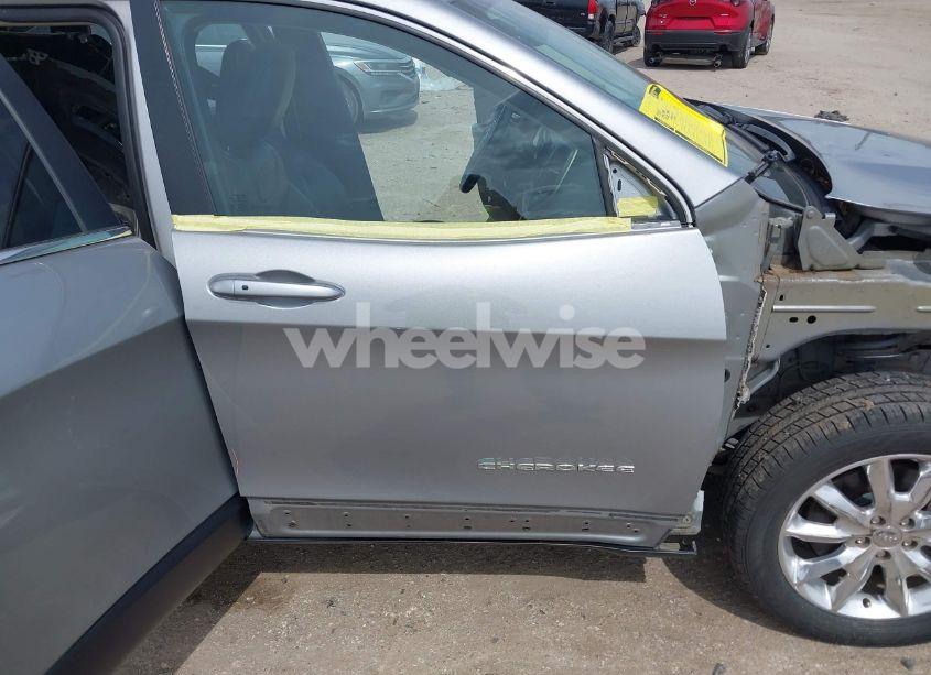 Photo 6 of 2015 Jeep Cherokee LIMITED (VIN 1C4PJLDBXFW670735)