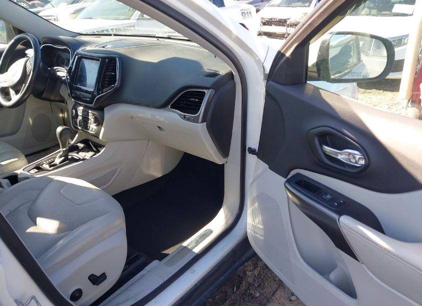 Photo 5 of 2019 Jeep Cherokee LIMITED FWD (VIN 1C4PJLDBXKD347789)