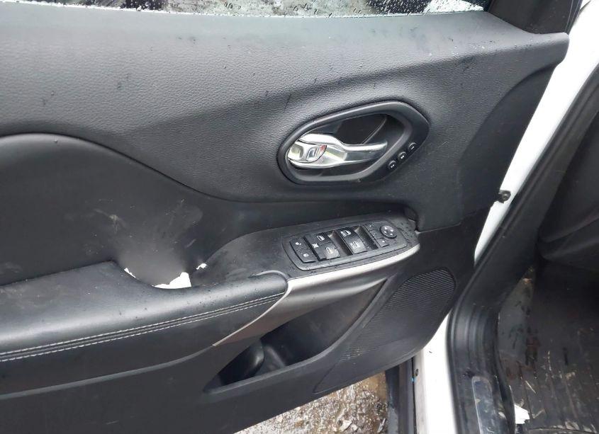 Photo 19 of 2019 Jeep Cherokee LIMITED FWD (VIN 1C4PJLDBXKD387127)