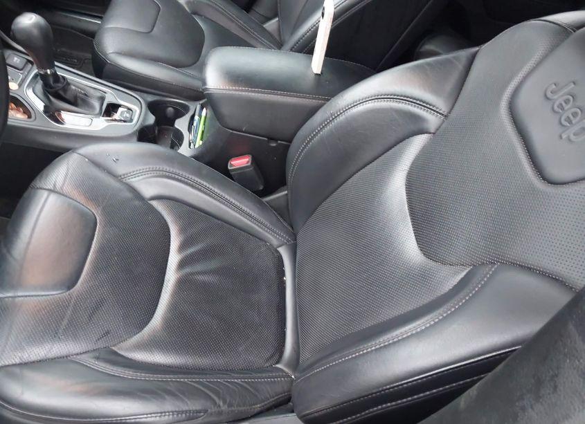 Photo 21 of 2019 Jeep Cherokee LIMITED FWD (VIN 1C4PJLDBXKD387127)