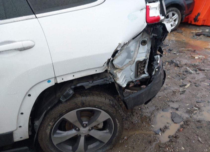 Photo 22 of 2019 Jeep Cherokee LIMITED FWD (VIN 1C4PJLDBXKD387127)