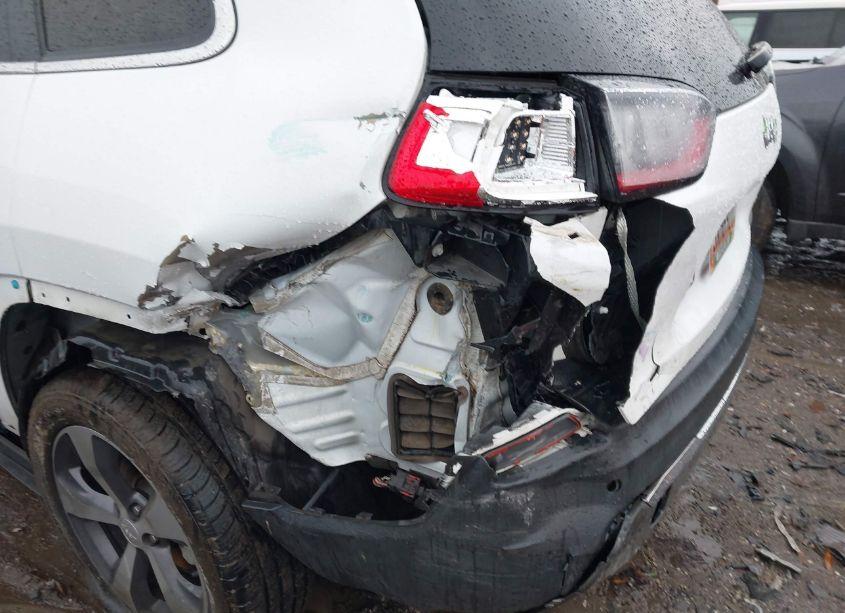 Photo 6 of 2019 Jeep Cherokee LIMITED FWD (VIN 1C4PJLDBXKD387127)