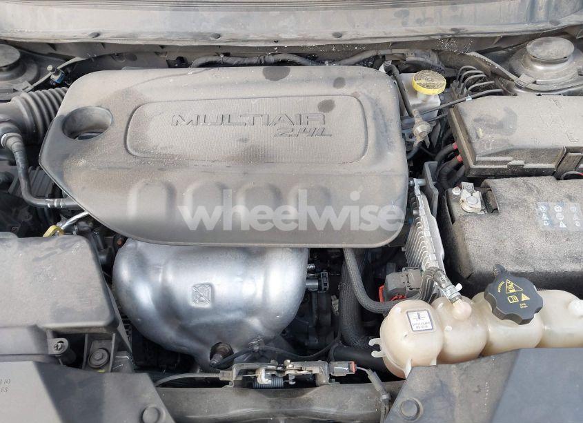 Photo 10 of 2019 Jeep Cherokee LIMITED FWD (VIN 1C4PJLDBXKD402970)