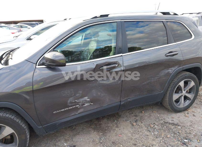 Photo 6 of 2019 Jeep Cherokee LIMITED FWD (VIN 1C4PJLDBXKD402970)