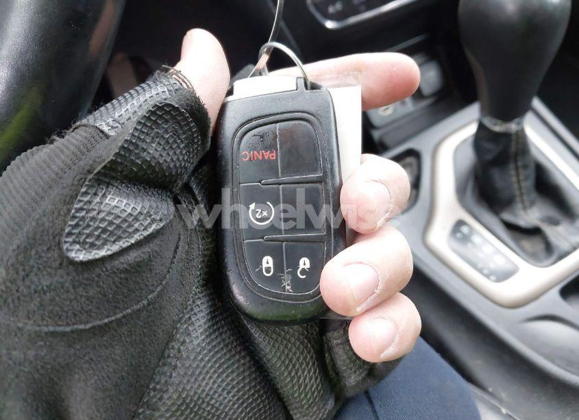 Photo 11 of 2014 Jeep Cherokee LIMITED (VIN 1C4PJLDS0EW158318)