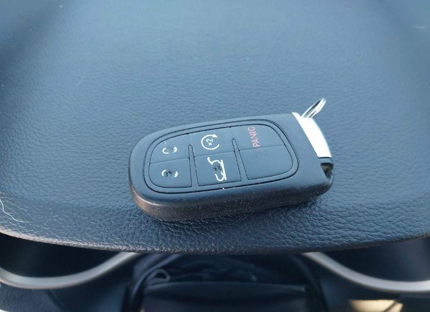 Photo 11 of 2015 Jeep Cherokee LIMITED (VIN 1C4PJLDS1FW573276)