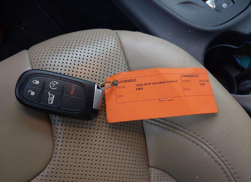 Photo 11 of 2016 Jeep Cherokee LIMITED (VIN 1C4PJLDS1GW160632)