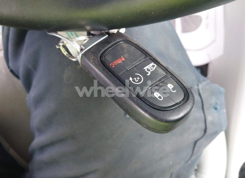 Photo 11 of 2019 Jeep Cherokee LIMITED FWD (VIN 1C4PJLDX3KD273157)