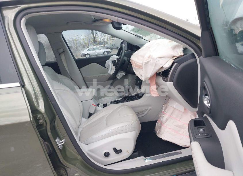 Photo 5 of 2019 Jeep Cherokee LIMITED FWD (VIN 1C4PJLDX3KD273157)