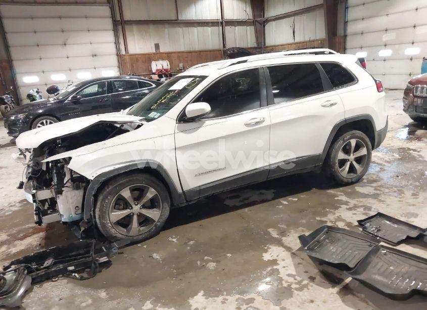 Photo 2 of 2019 Jeep Cherokee LIMITED FWD (VIN 1C4PJLDX3KD273160)