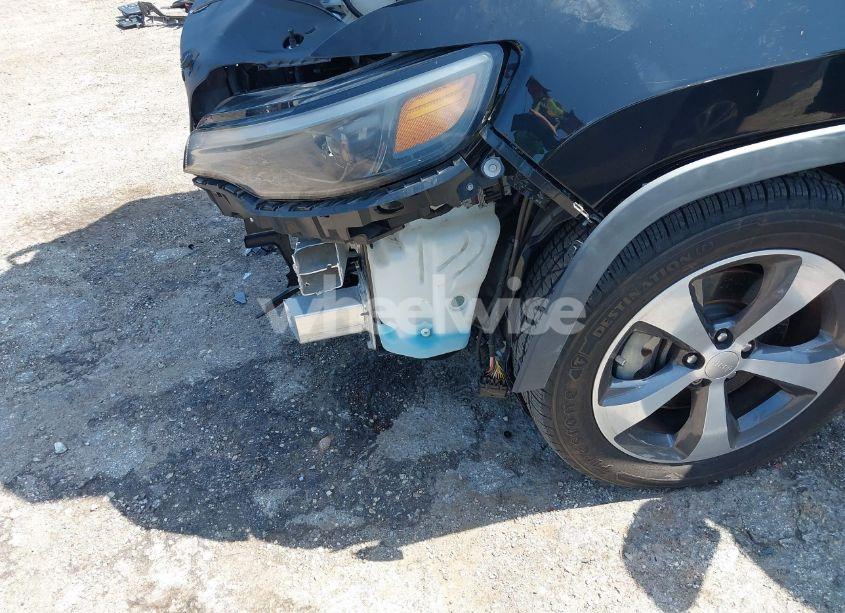 Photo 6 of 2019 Jeep Cherokee LIMITED FWD (VIN 1C4PJLDX4KD439914)