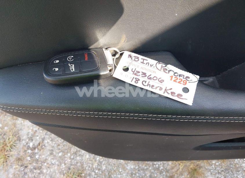 Photo 11 of 2018 Jeep Cherokee LIMITED FWD (VIN 1C4PJLDX5JD605632)