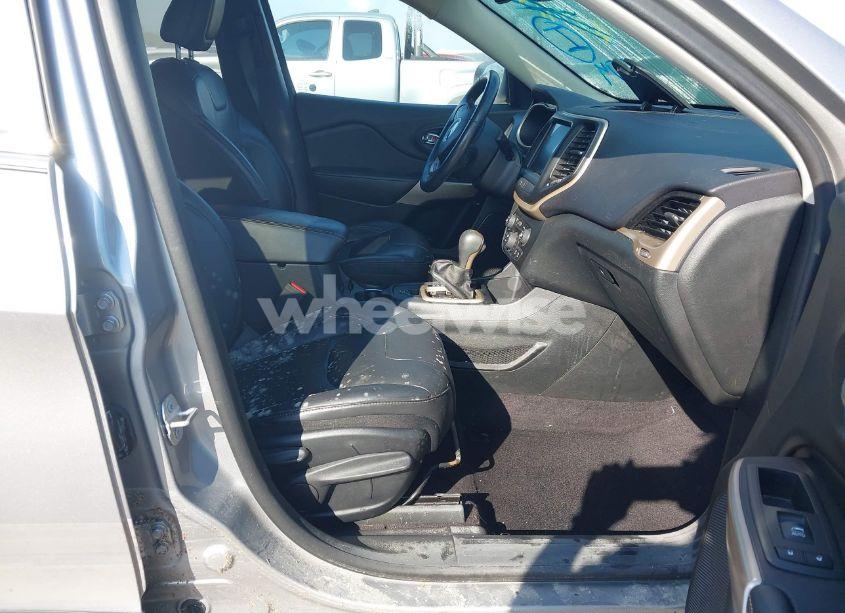 Photo 5 of 2018 Jeep Cherokee LIMITED FWD (VIN 1C4PJLDX5JD605632)