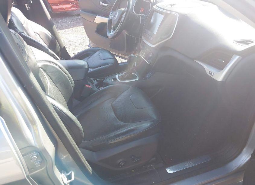 Photo 5 of 2016 Jeep Cherokee OVERLAND (VIN 1C4PJLJS3GW315685)