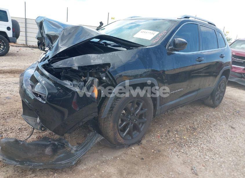 Photo 2 of 2018 Jeep Cherokee LATITUDE PLUS FWD (VIN 1C4PJLLB0JD511454)