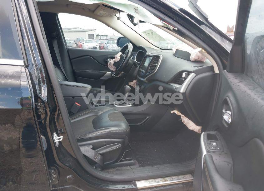 Photo 5 of 2018 Jeep Cherokee LATITUDE PLUS FWD (VIN 1C4PJLLB0JD511454)