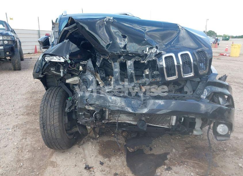 Photo 6 of 2018 Jeep Cherokee LATITUDE PLUS FWD (VIN 1C4PJLLB0JD511454)