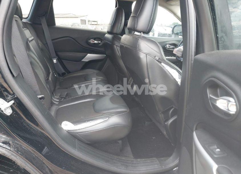 Photo 8 of 2018 Jeep Cherokee LATITUDE PLUS FWD (VIN 1C4PJLLB0JD511454)